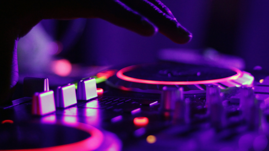 DJing-fingers-shot